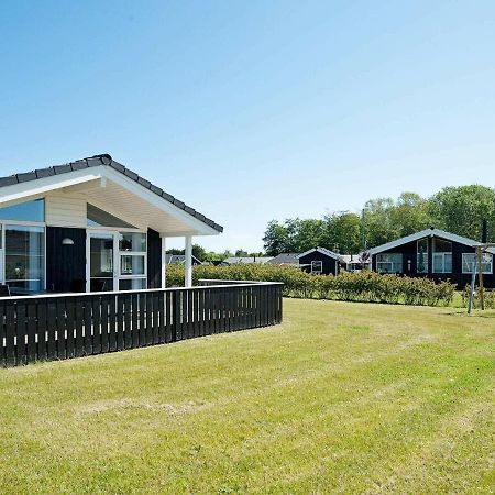 Three-Bedroom Holiday Home In Juelsminde 18 Sonderby  Экстерьер фото