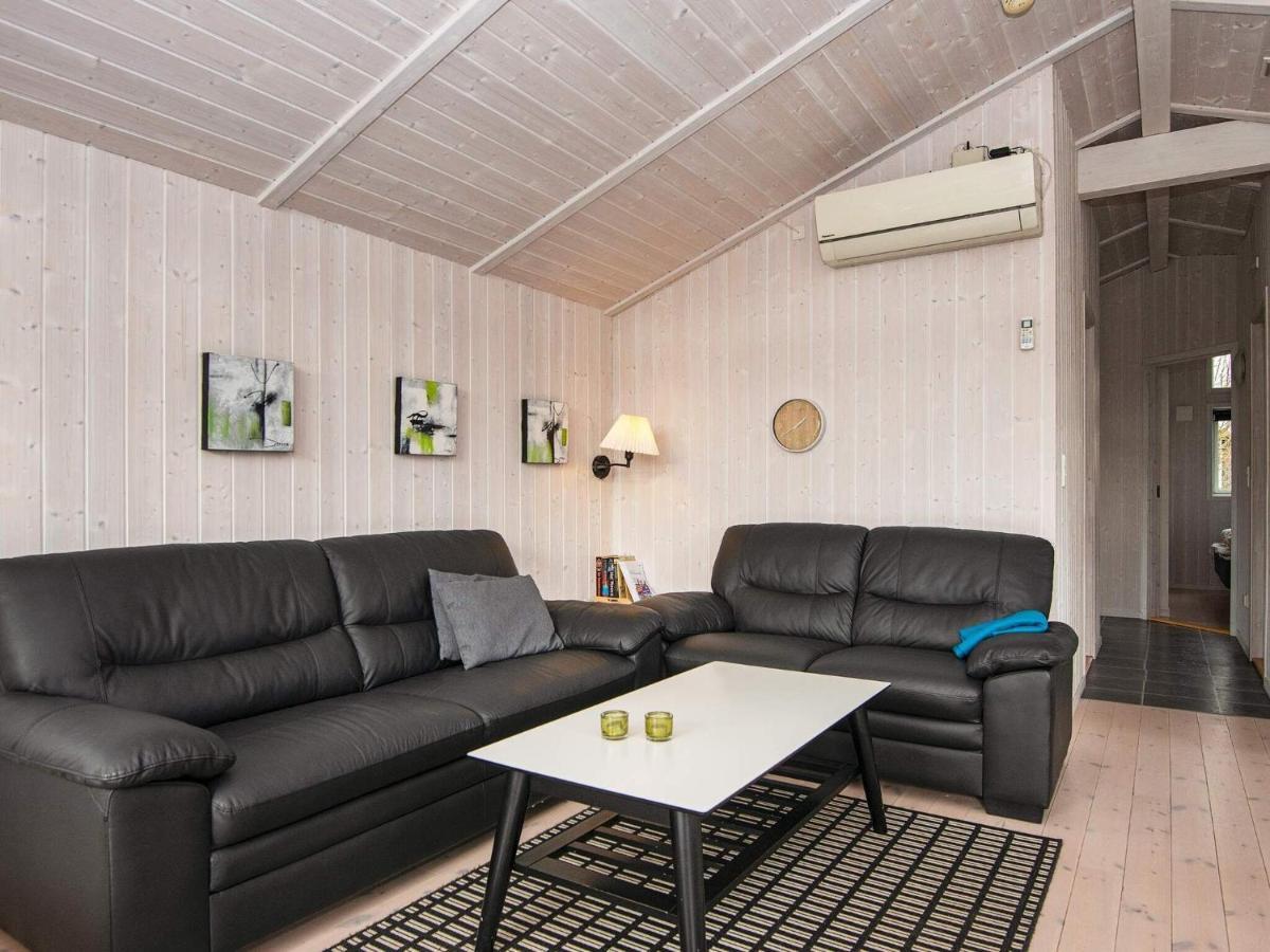 Three-Bedroom Holiday Home In Juelsminde 18 Sonderby  Экстерьер фото