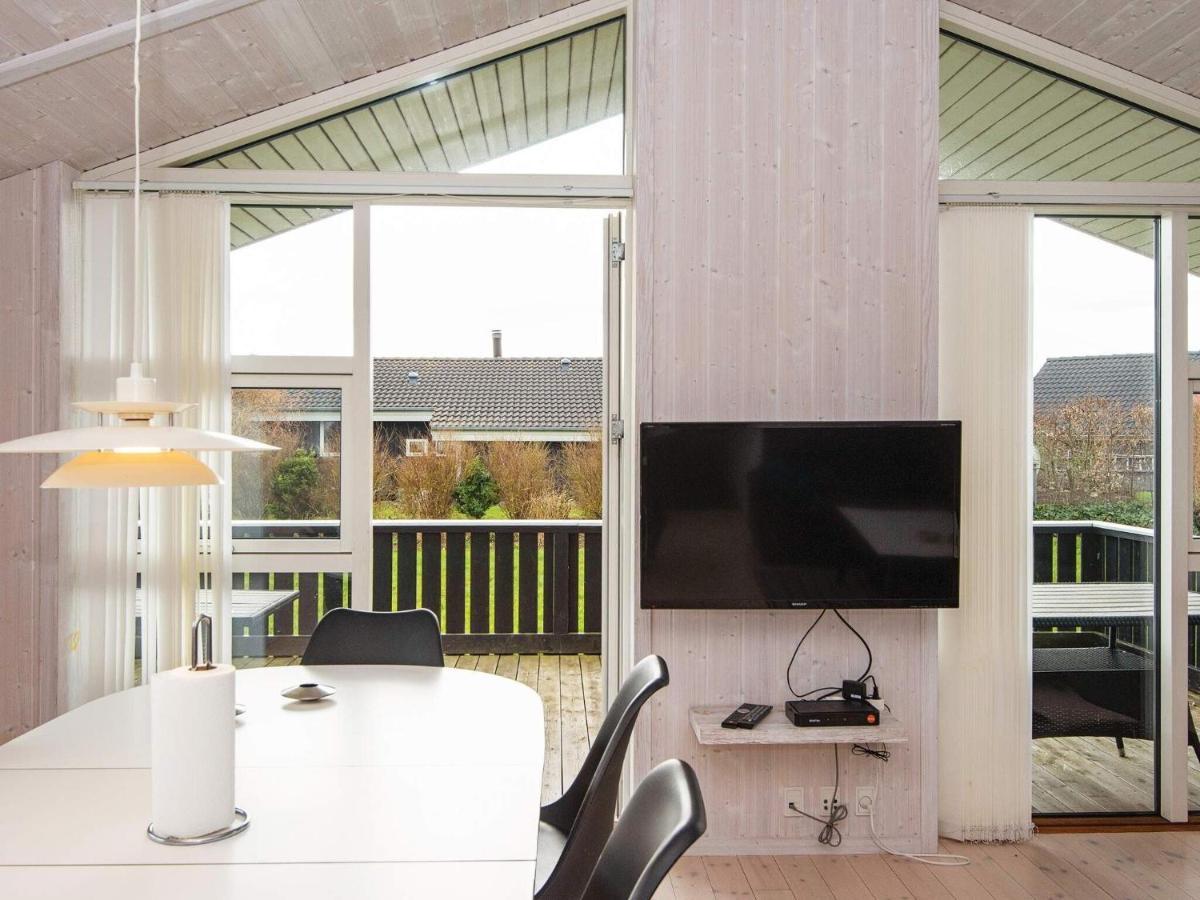 Three-Bedroom Holiday Home In Juelsminde 18 Sonderby  Экстерьер фото