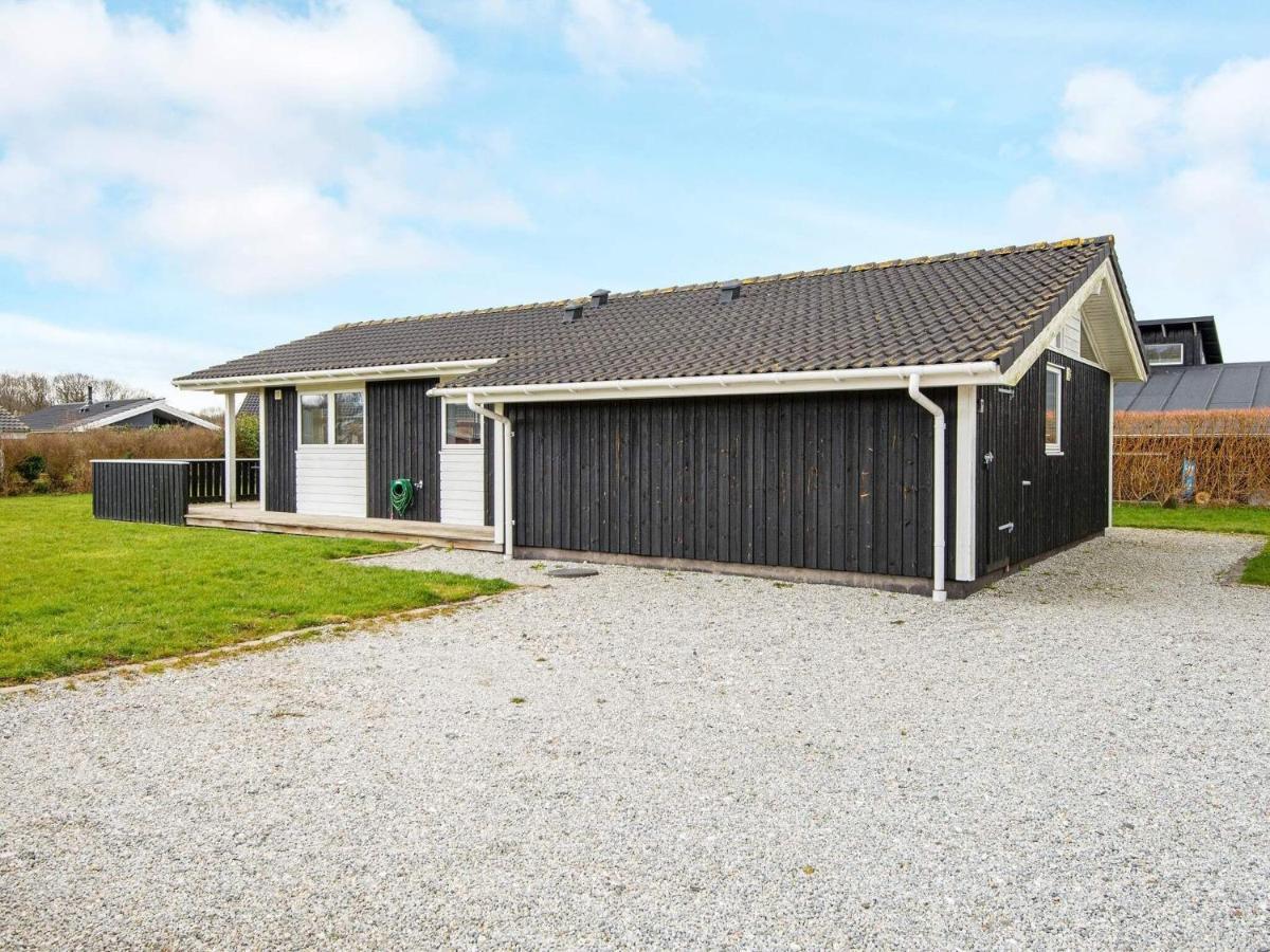 Three-Bedroom Holiday Home In Juelsminde 18 Sonderby  Экстерьер фото