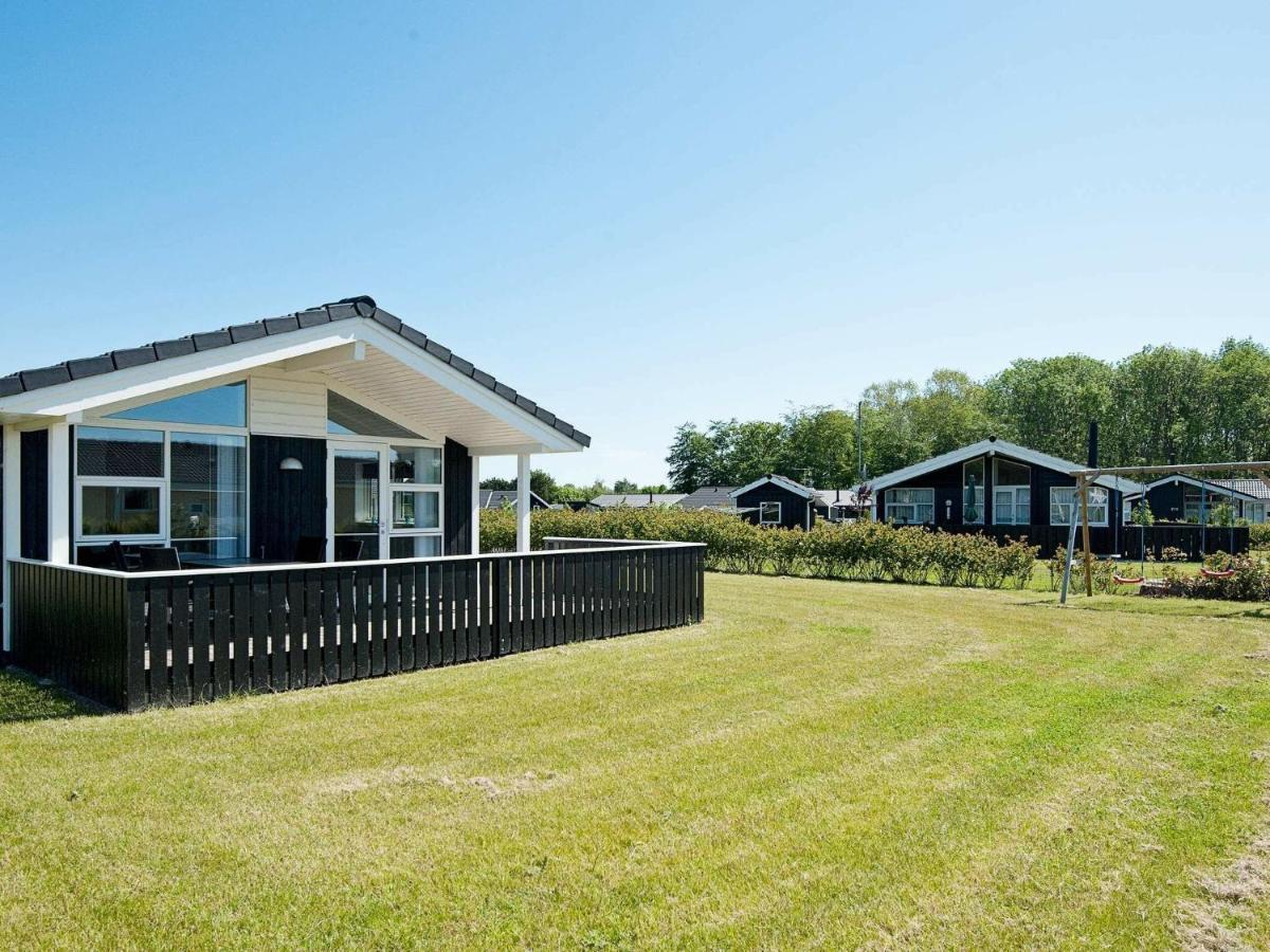 Three-Bedroom Holiday Home In Juelsminde 18 Sonderby  Экстерьер фото